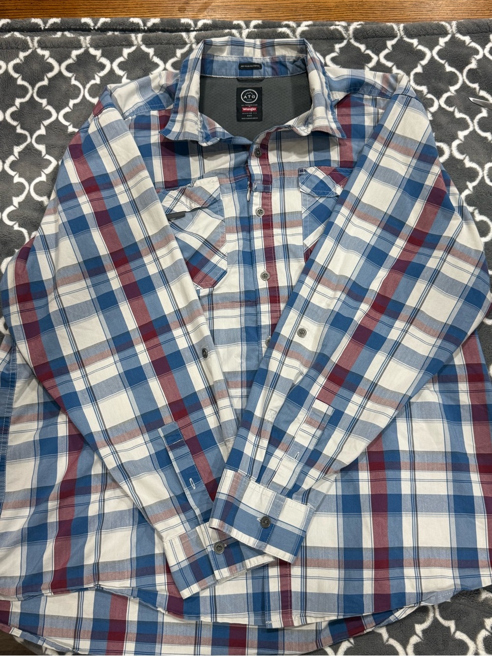 Wrangler Blue, White & Burgundy Plaid Casual Button-Down Shirt